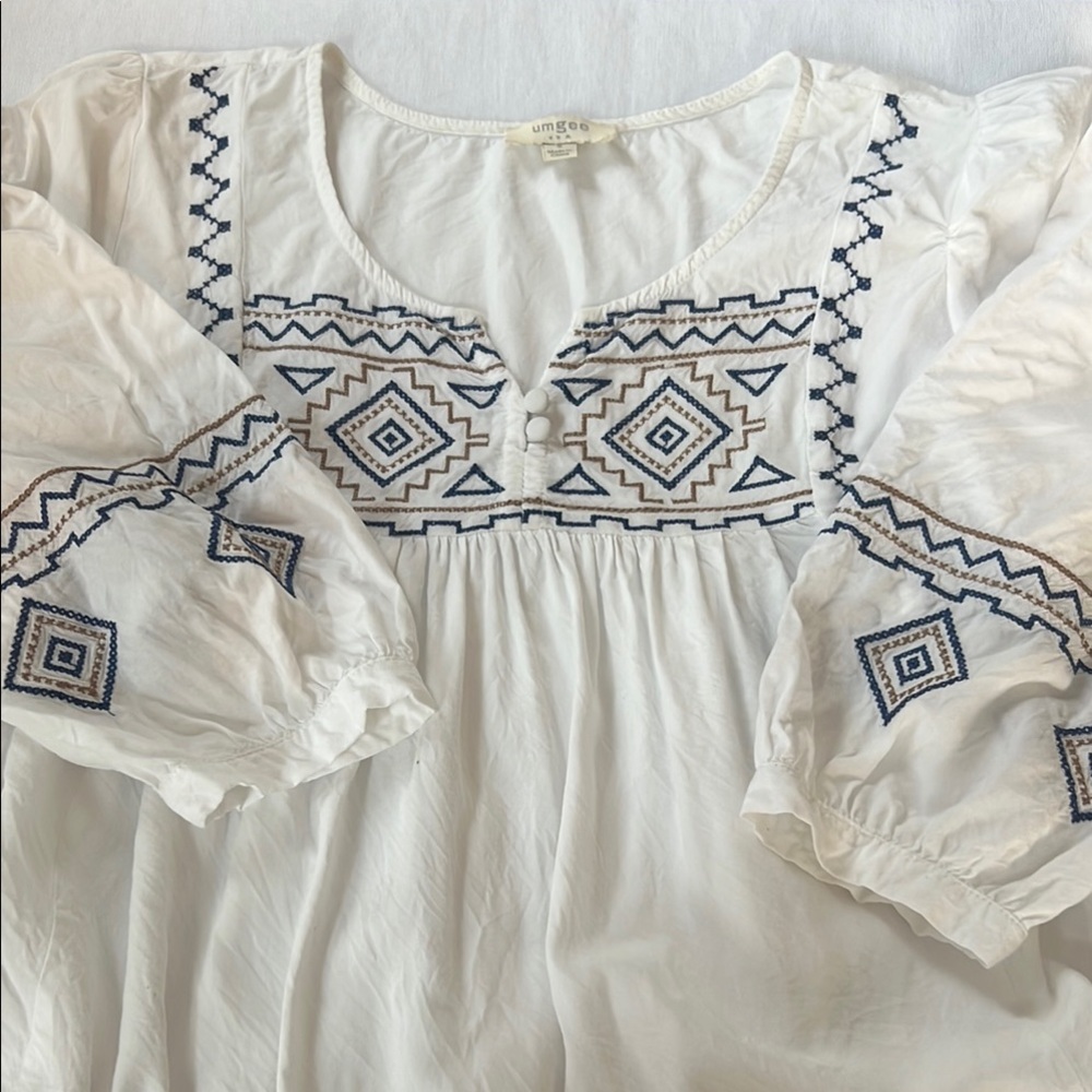 Umgee White Top with Navy Embroidery - Picture 2 of 7